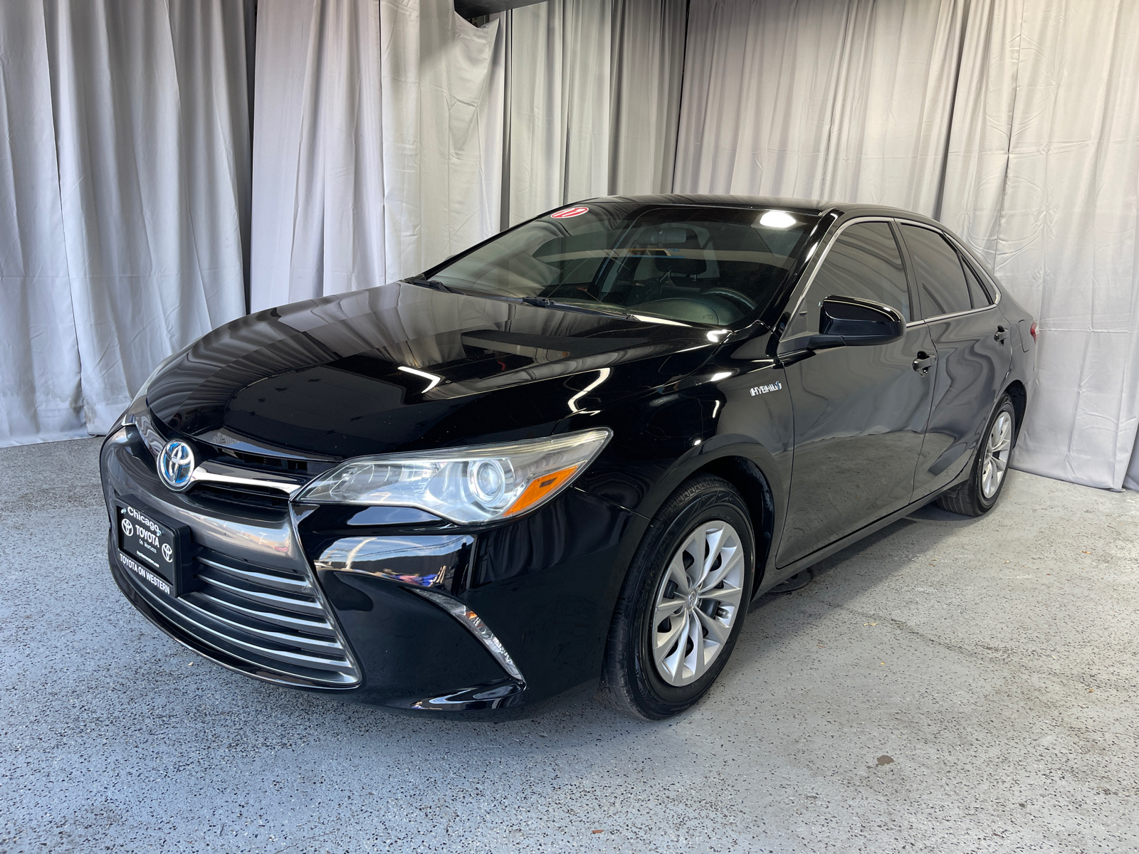 2017 Toyota Camry Hybrid LE 1