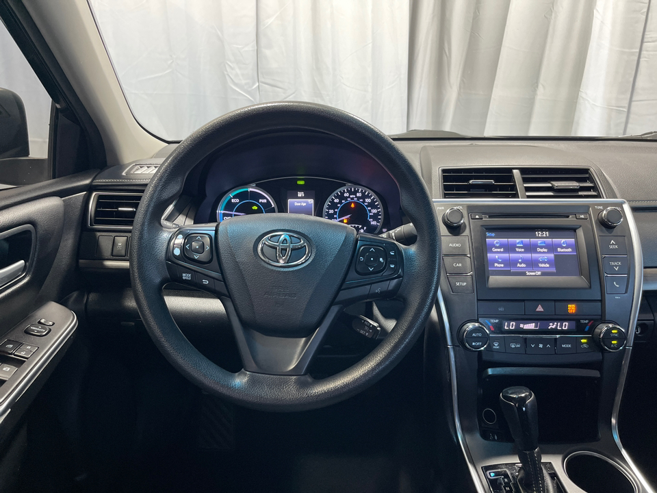 2017 Toyota Camry Hybrid LE 22