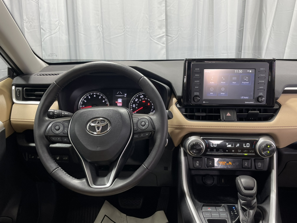 2020 Toyota RAV4 XLE 5