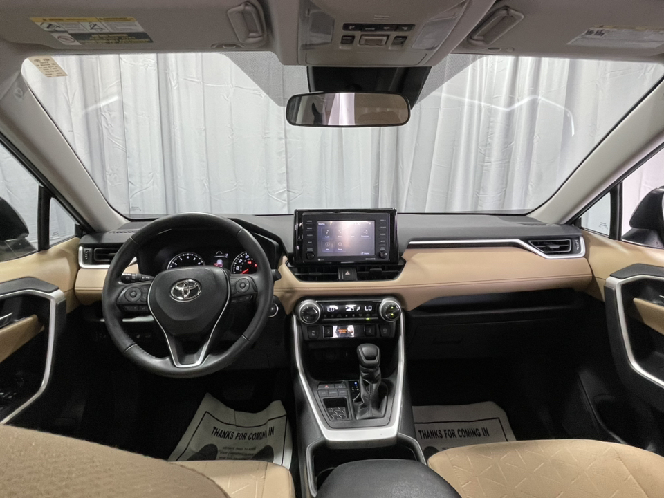 2020 Toyota RAV4 XLE 11