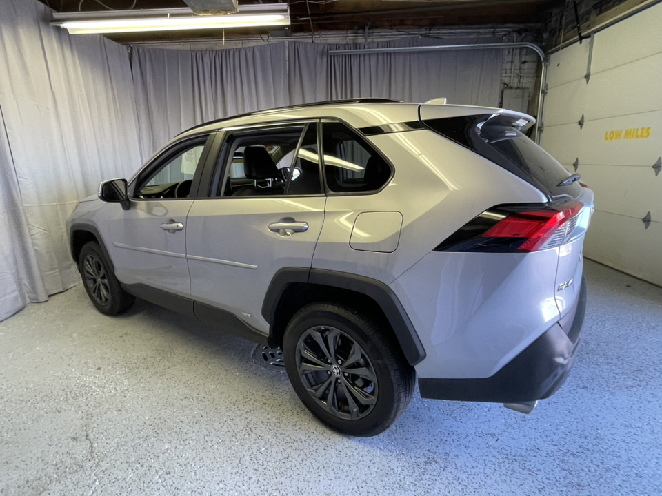2022 Toyota RAV4 Hybrid XLE Premium 43