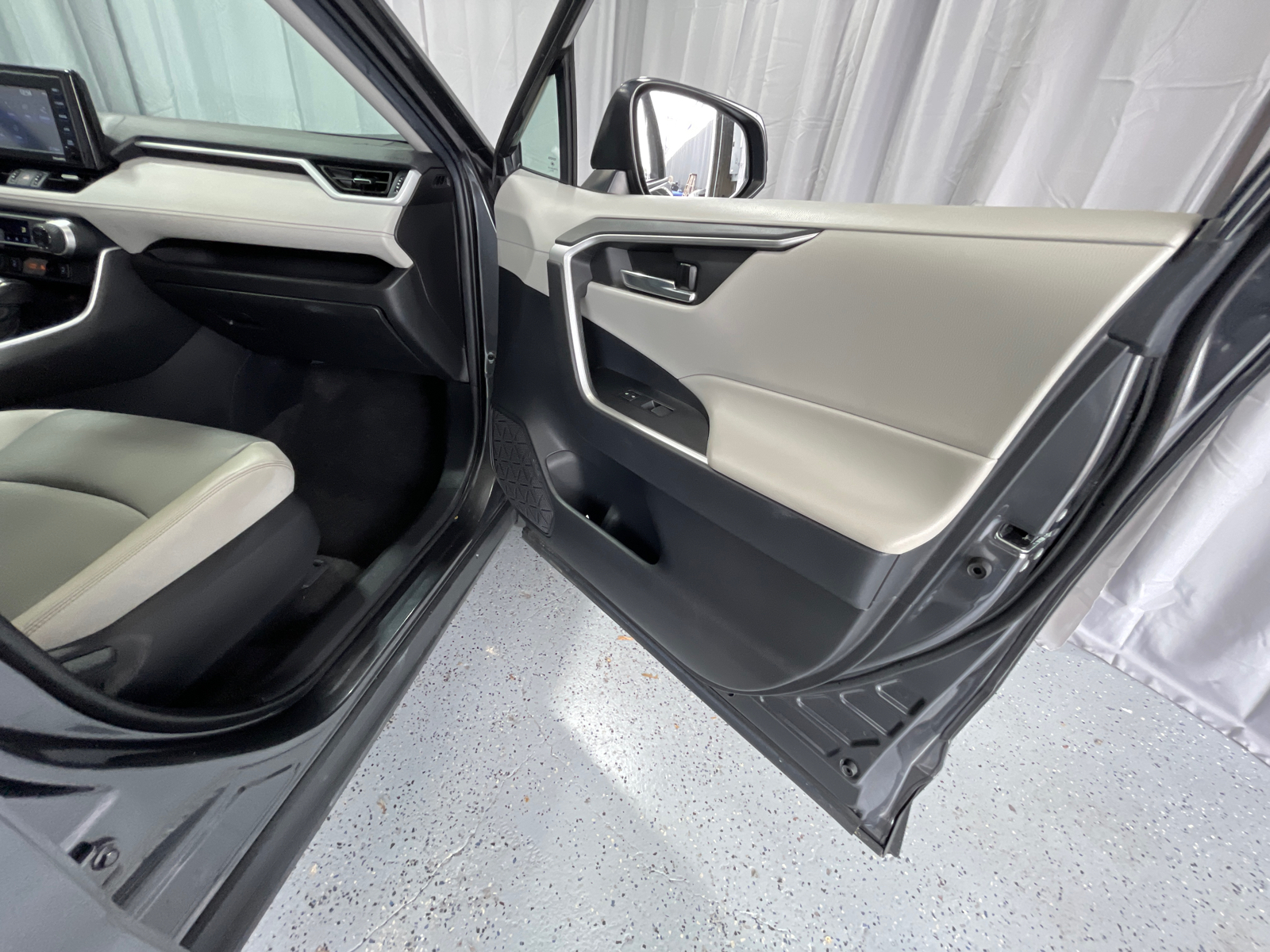 2021 Toyota RAV4 Hybrid XLE Premium 7