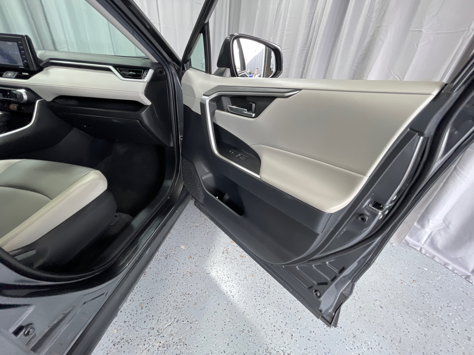 2021 Toyota RAV4 Hybrid XLE Premium 19