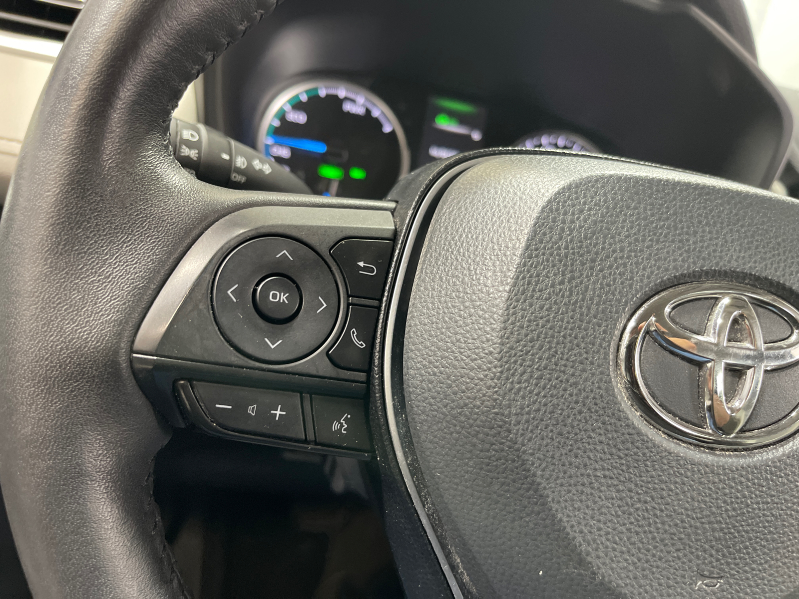 2021 Toyota RAV4 Hybrid XLE Premium 24