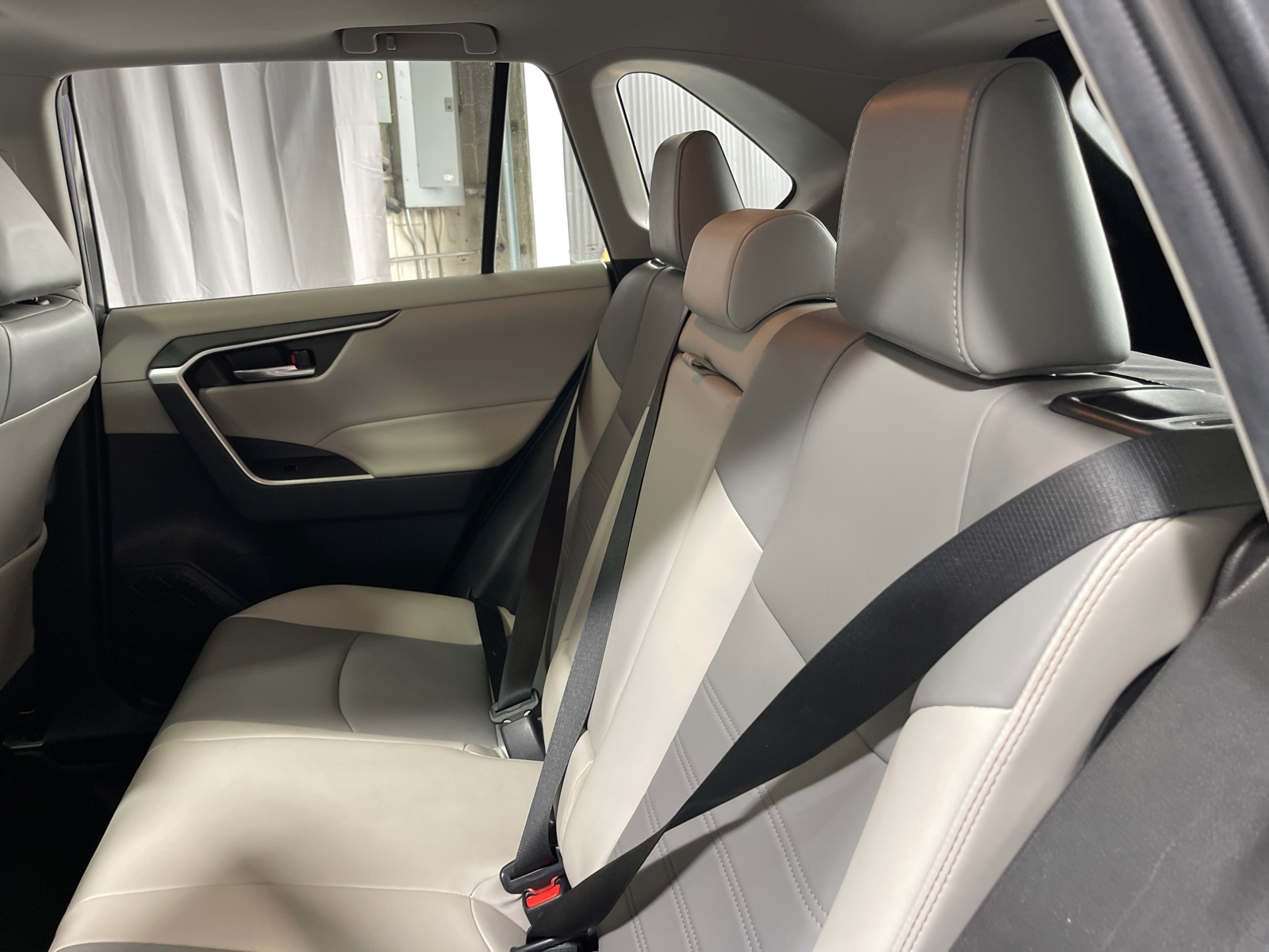 2021 Toyota RAV4 Hybrid XLE Premium 30