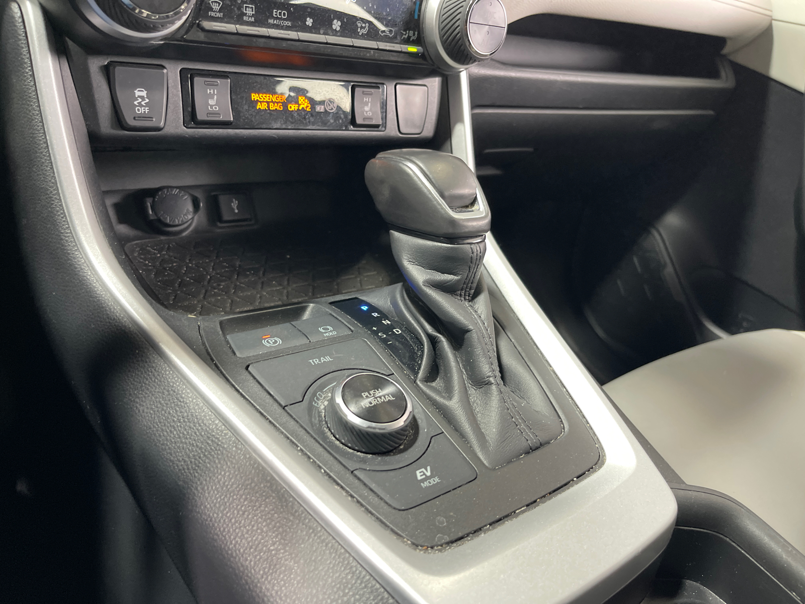 2021 Toyota RAV4 Hybrid XLE Premium 48