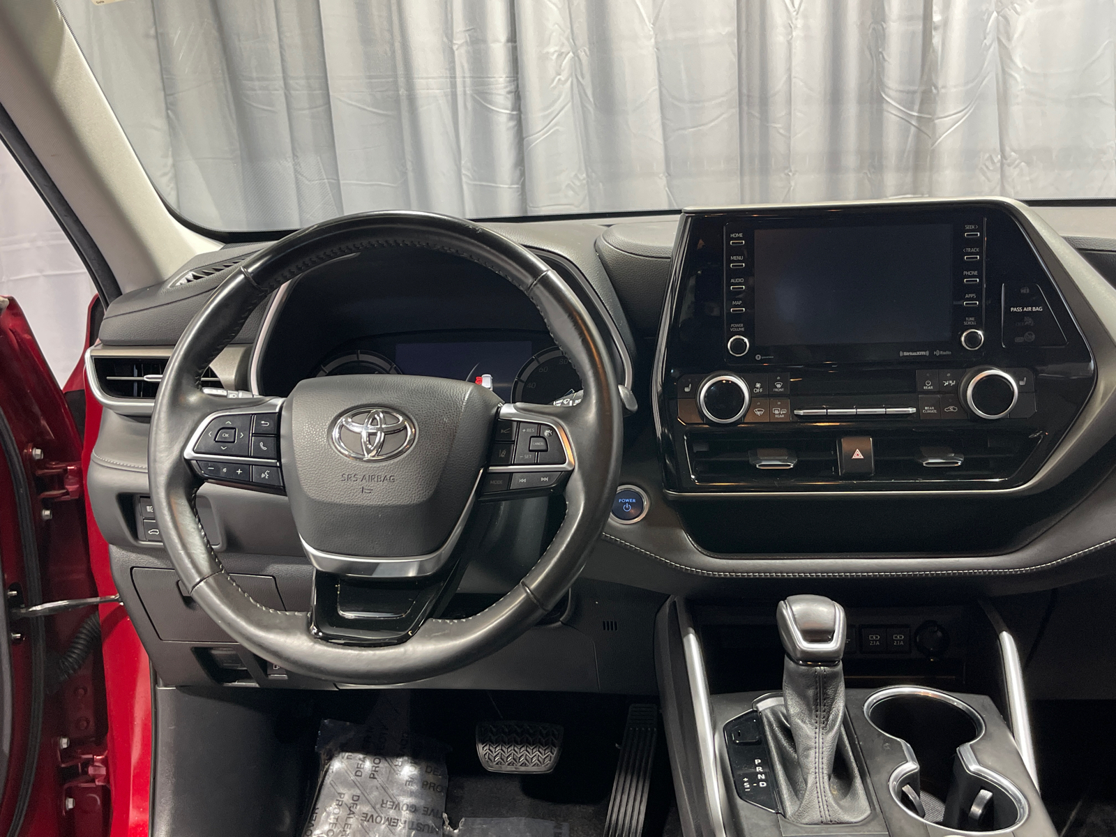 2021 Toyota Highlander Hybrid XLE 22