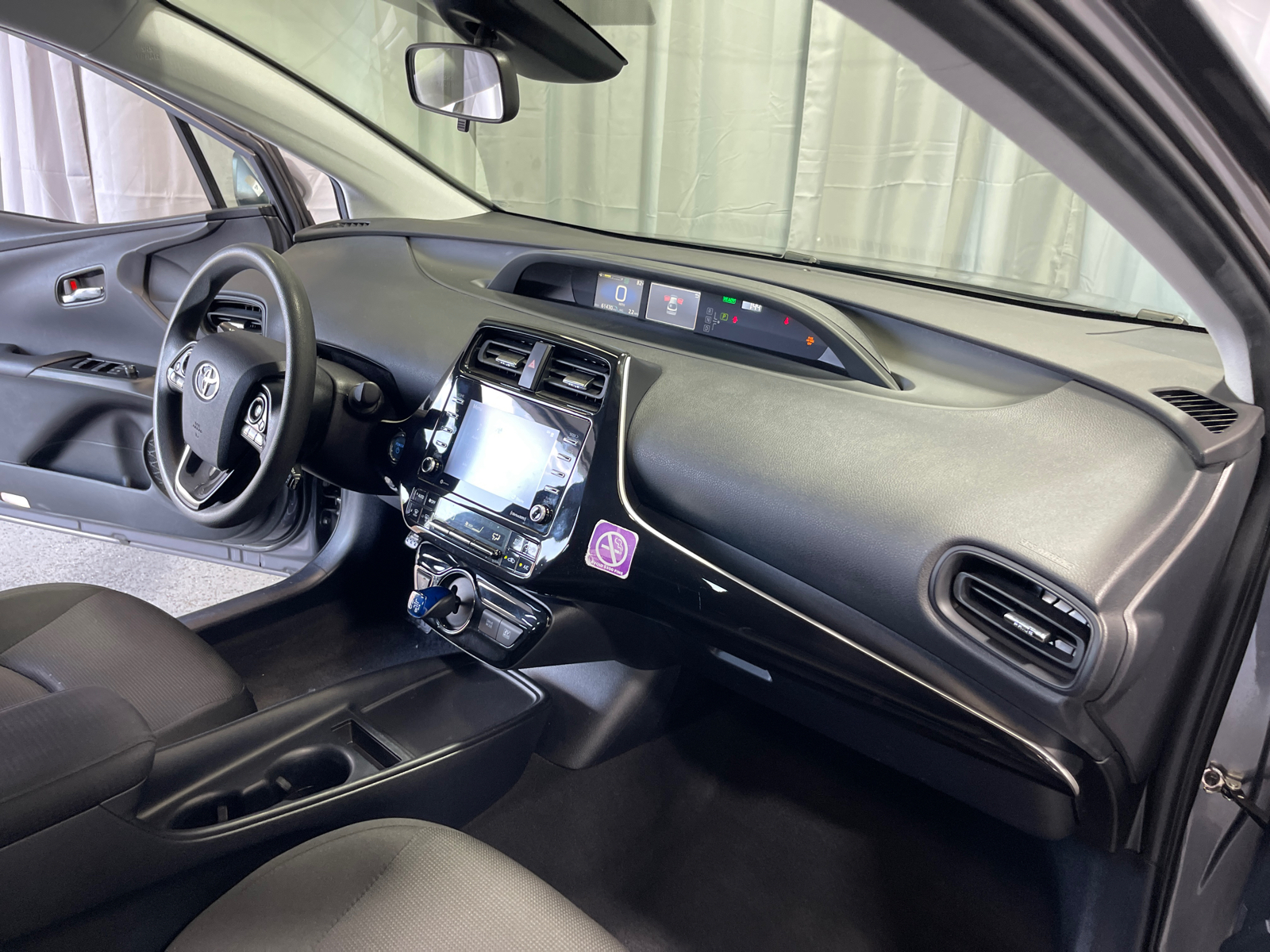 2022 Toyota Prius L 2