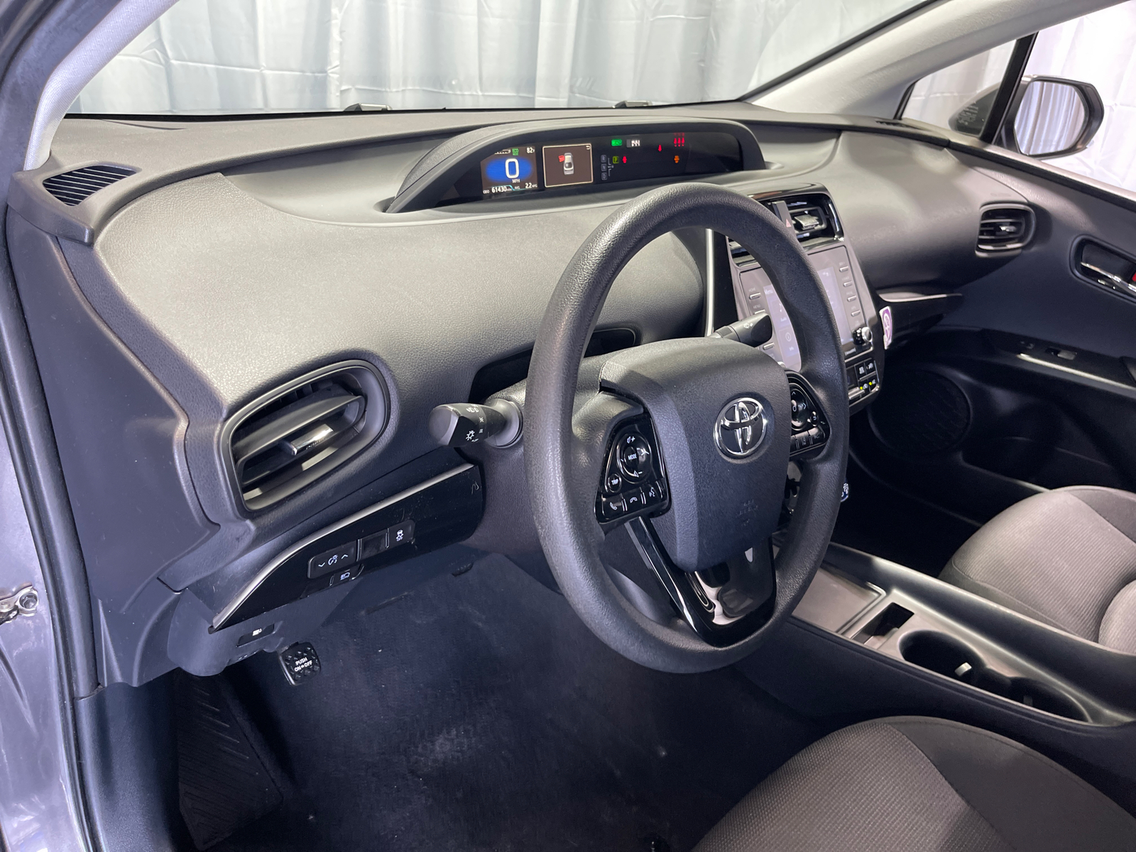 2022 Toyota Prius L 4
