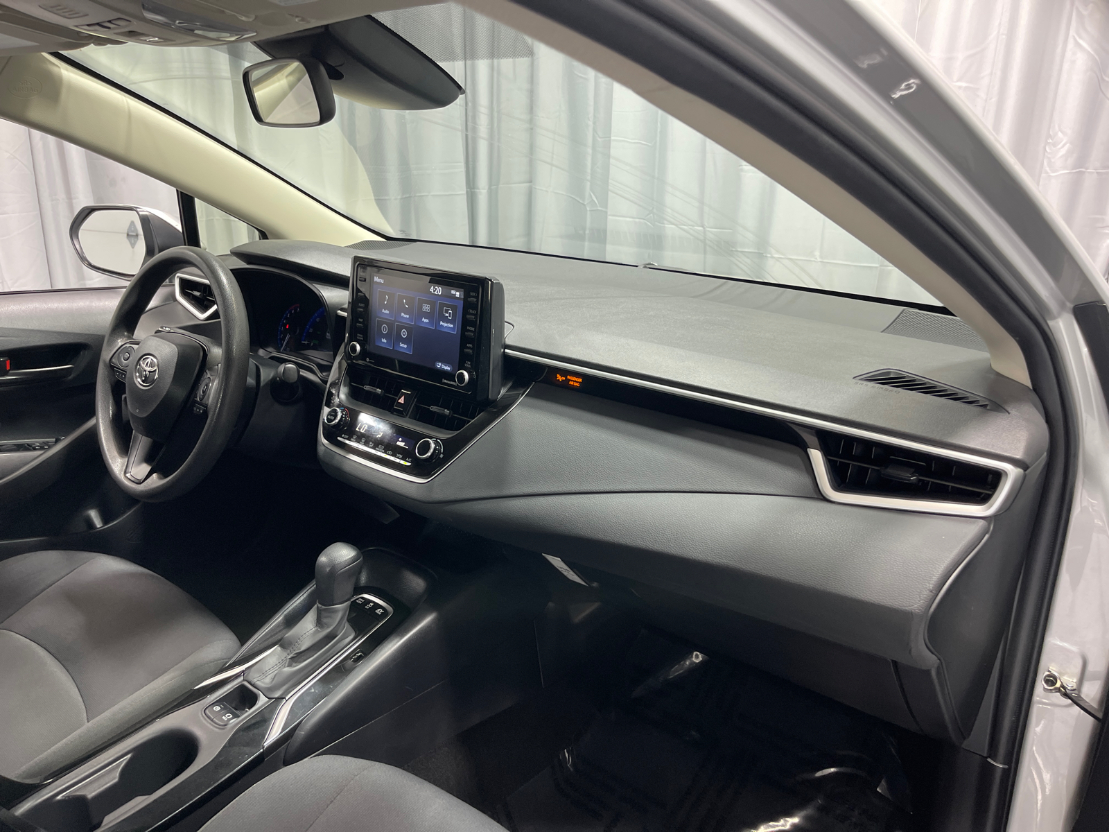 2022 Toyota Corolla Hybrid LE 2
