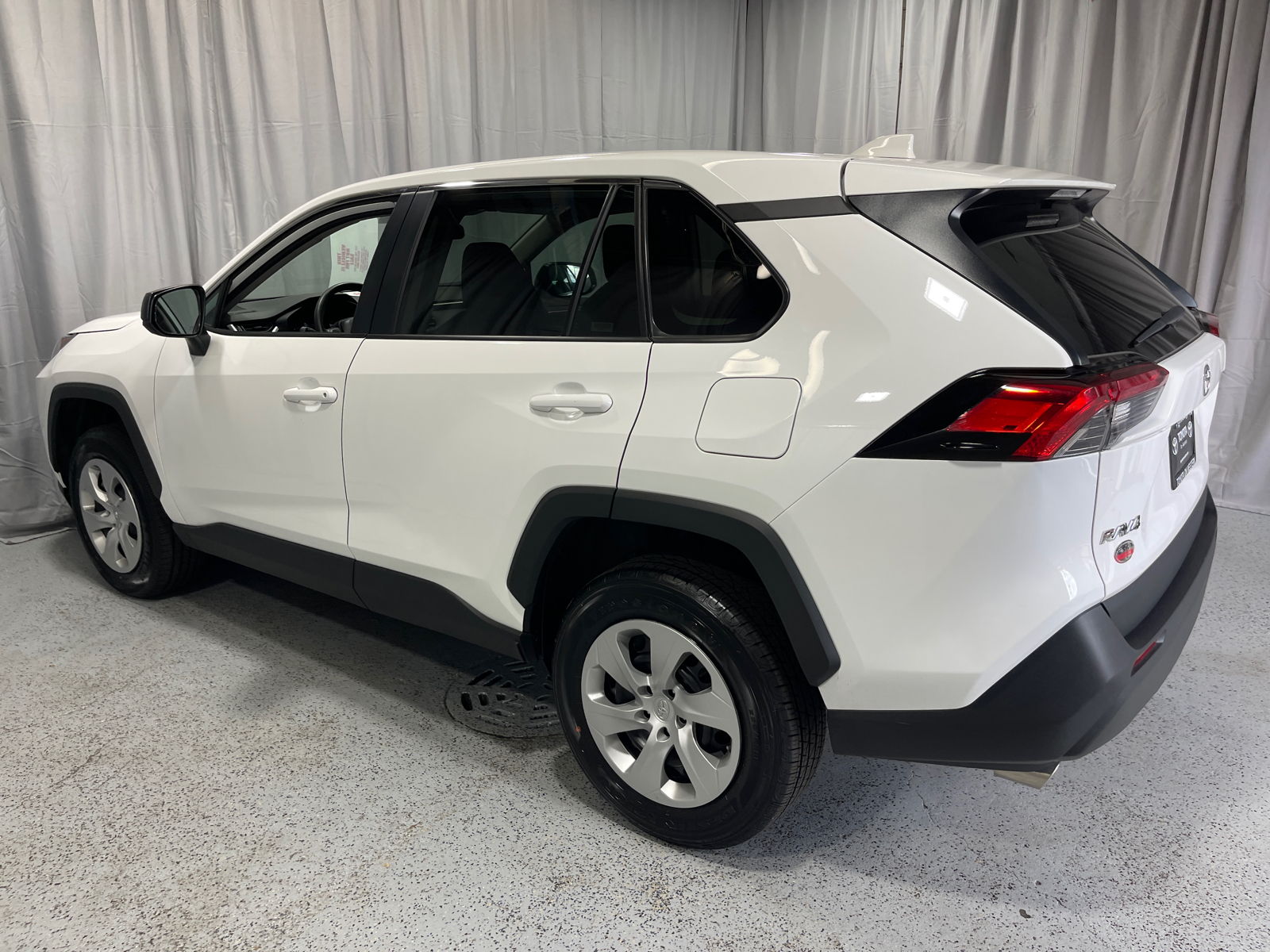 2023 Toyota RAV4 LE 41