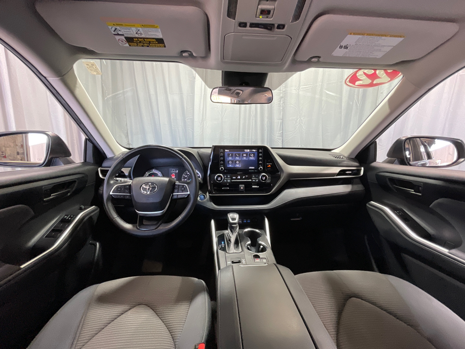 2022 Toyota Highlander Hybrid LE 10
