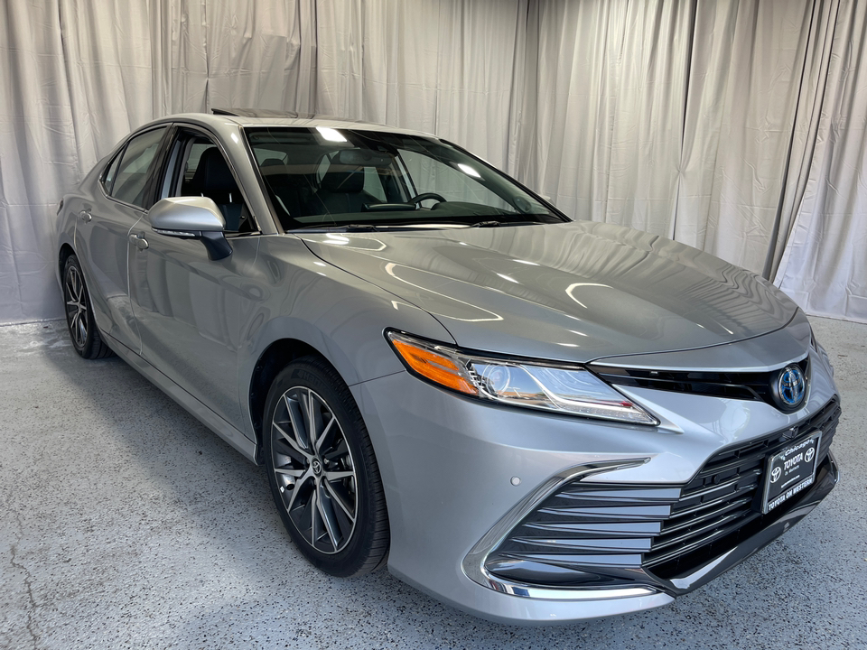 2023 Toyota Camry Hybrid XLE 13