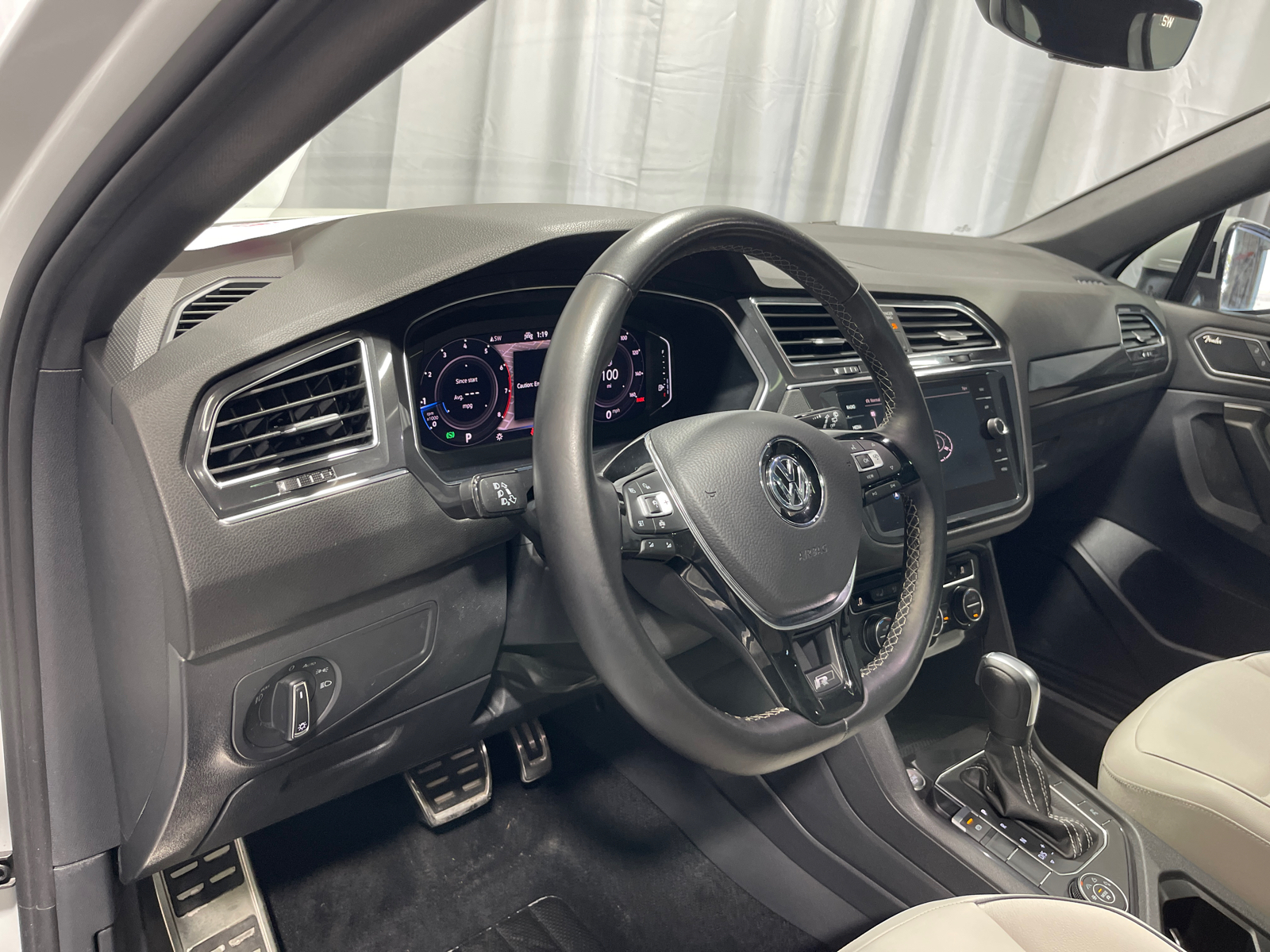 2021 Volkswagen Tiguan 2.0T SEL Premium R-Line 16