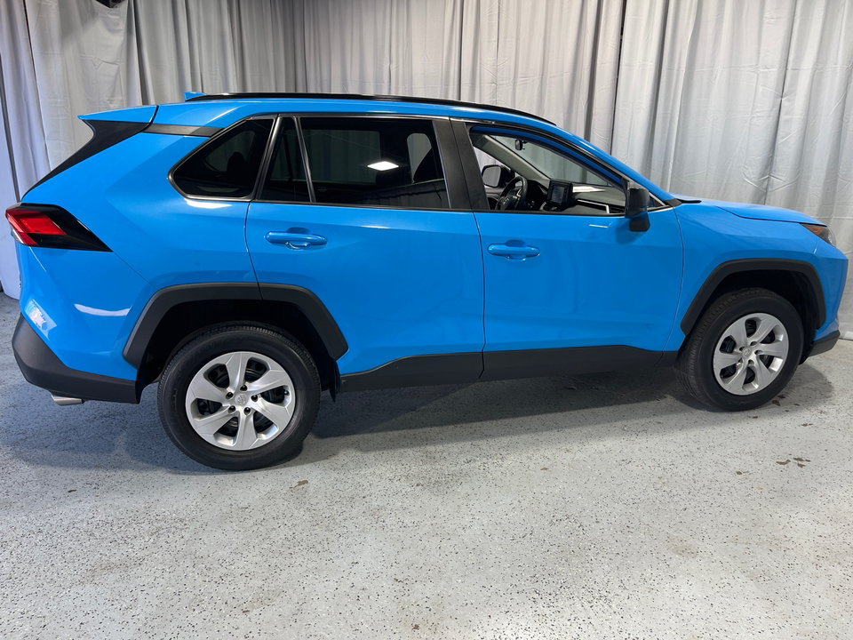 2021 Toyota RAV4 LE 11