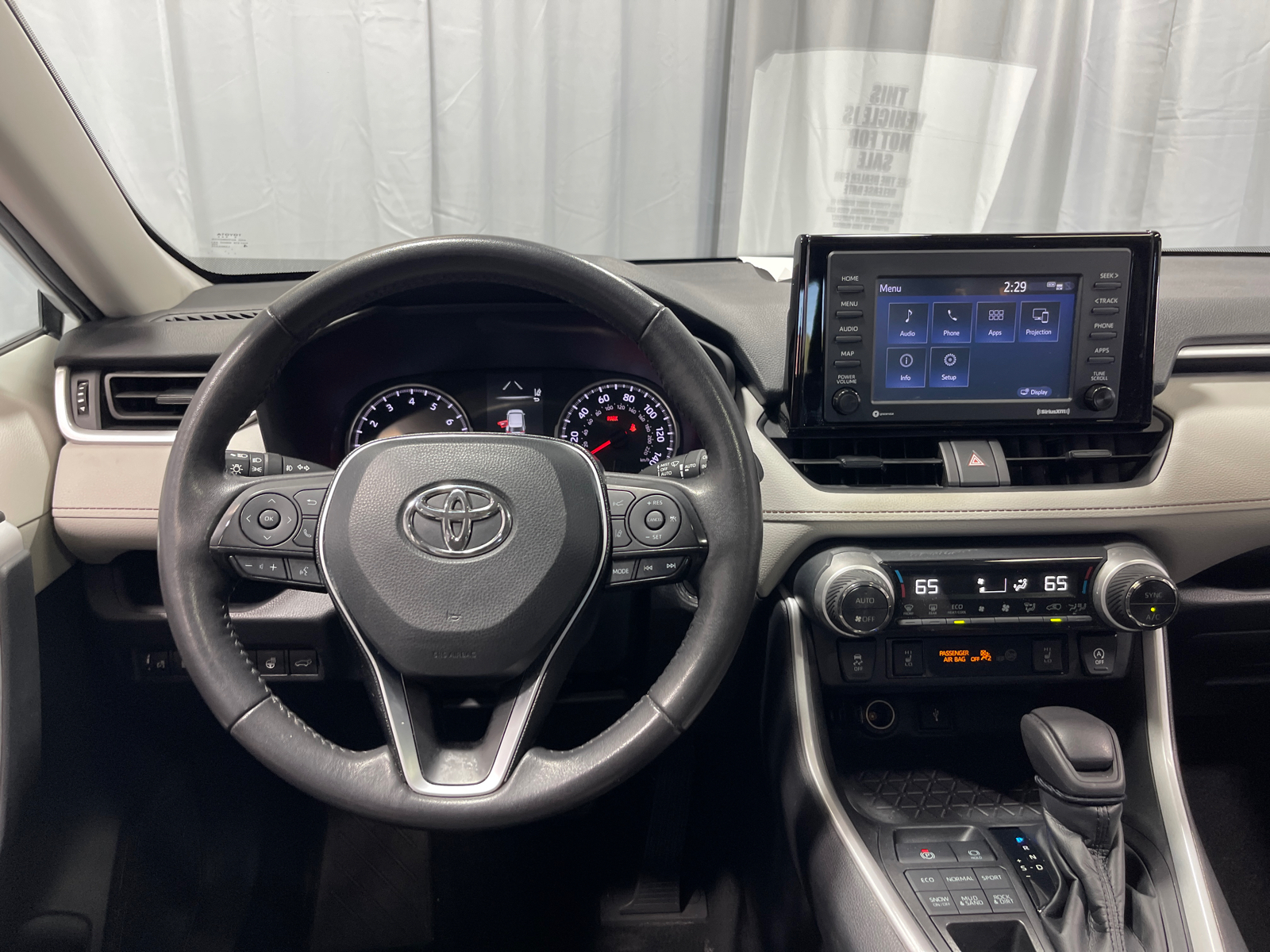 2021 Toyota RAV4 XLE 8