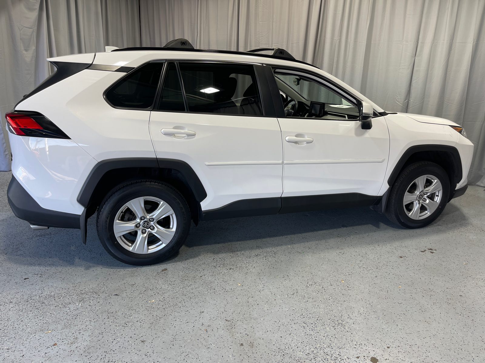 2021 Toyota RAV4 XLE 11