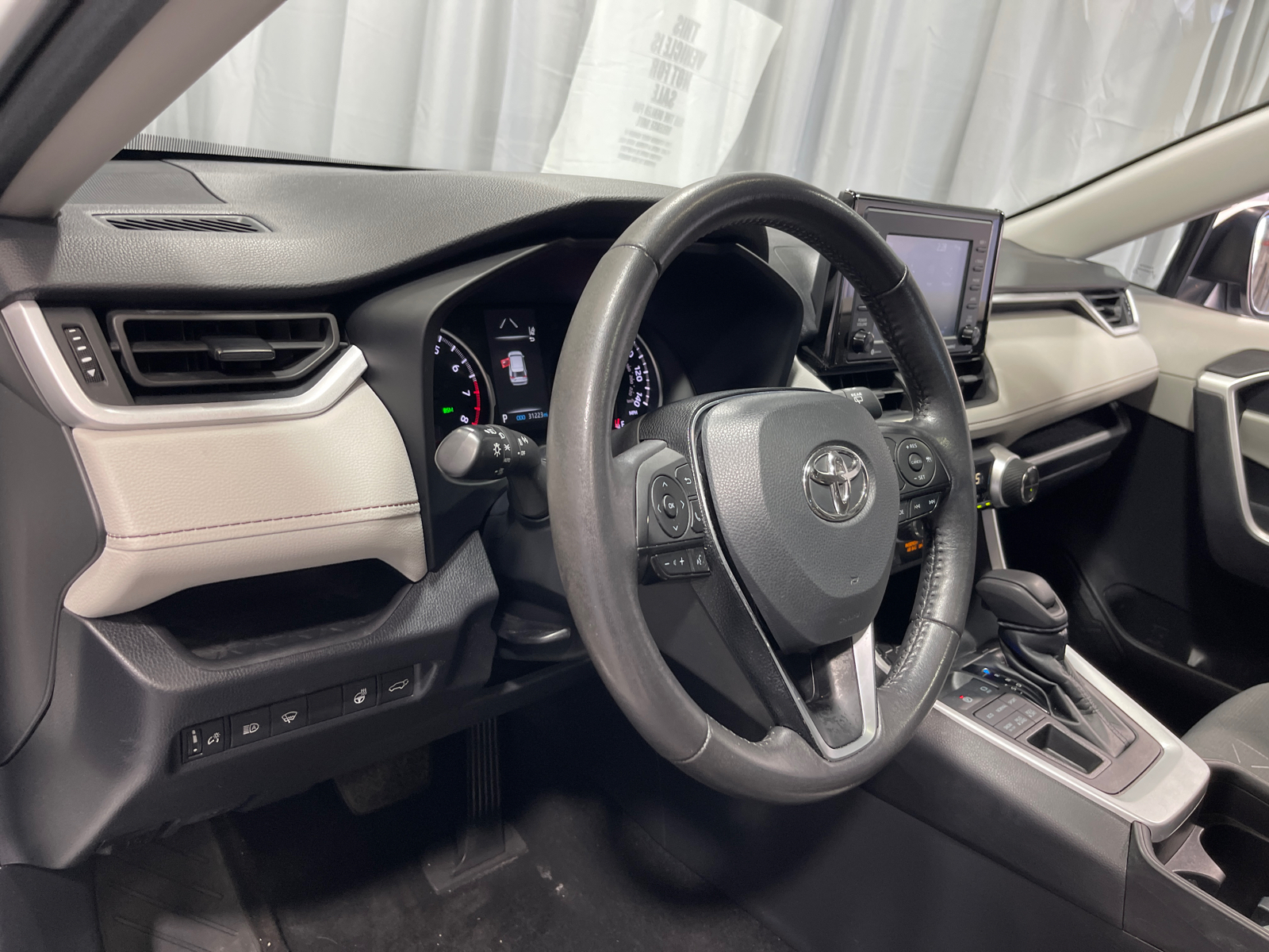 2021 Toyota RAV4 XLE 16