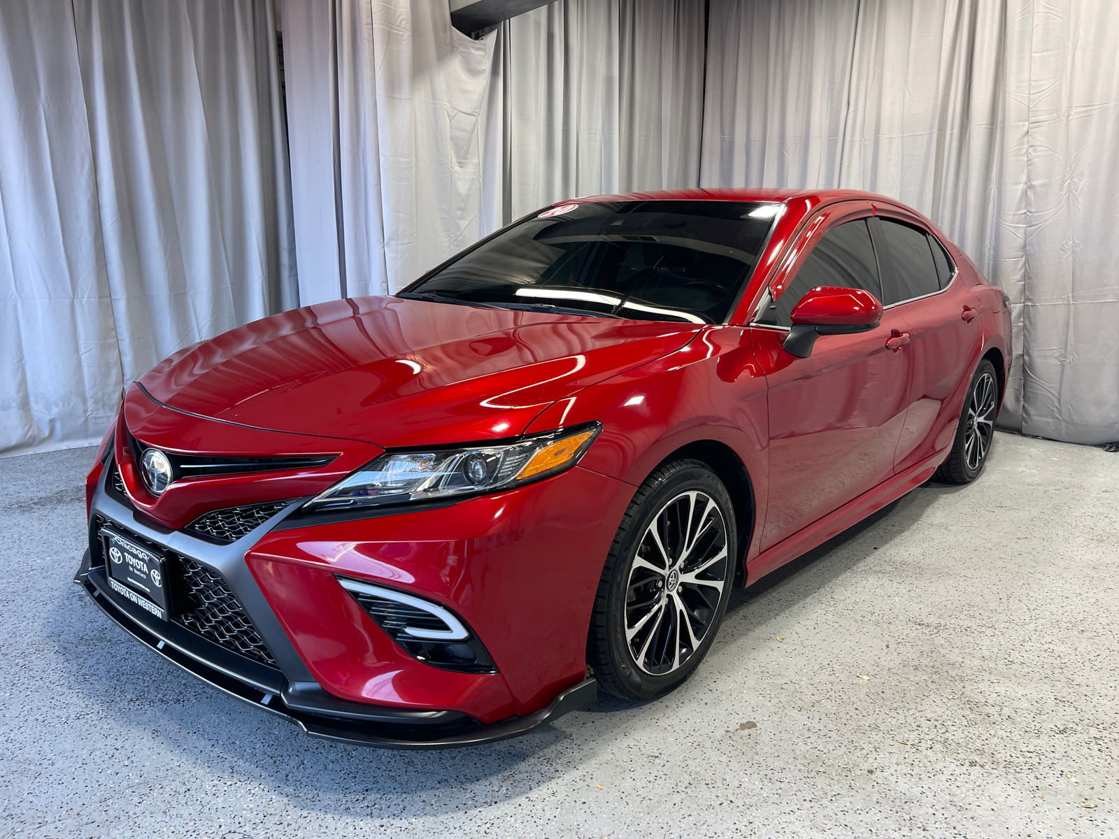 2020 Toyota Camry SE 1