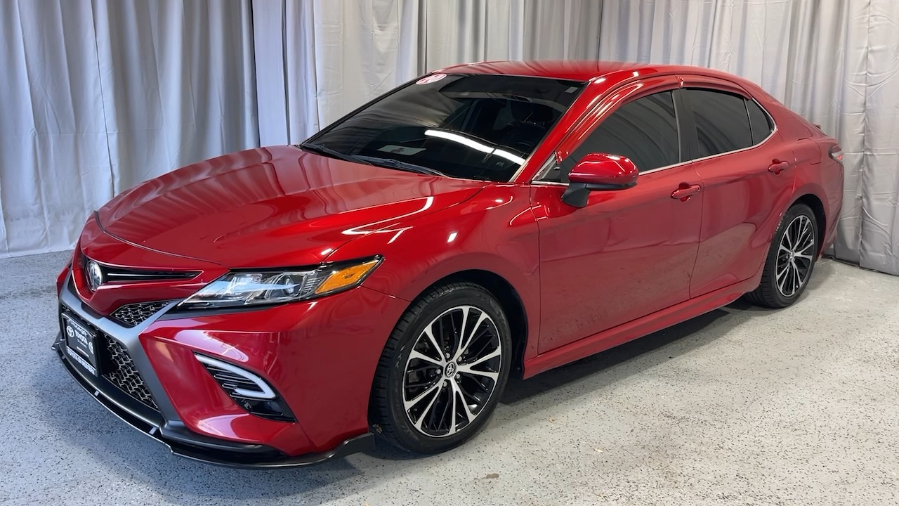 2020 Toyota Camry SE 3