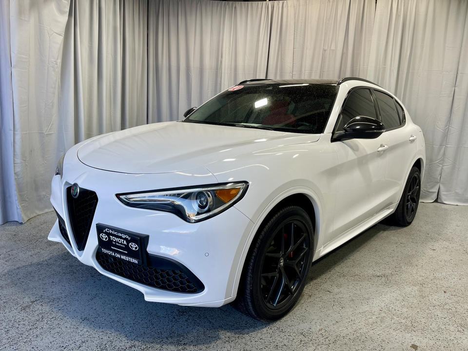 2021 Alfa Romeo Stelvio  1