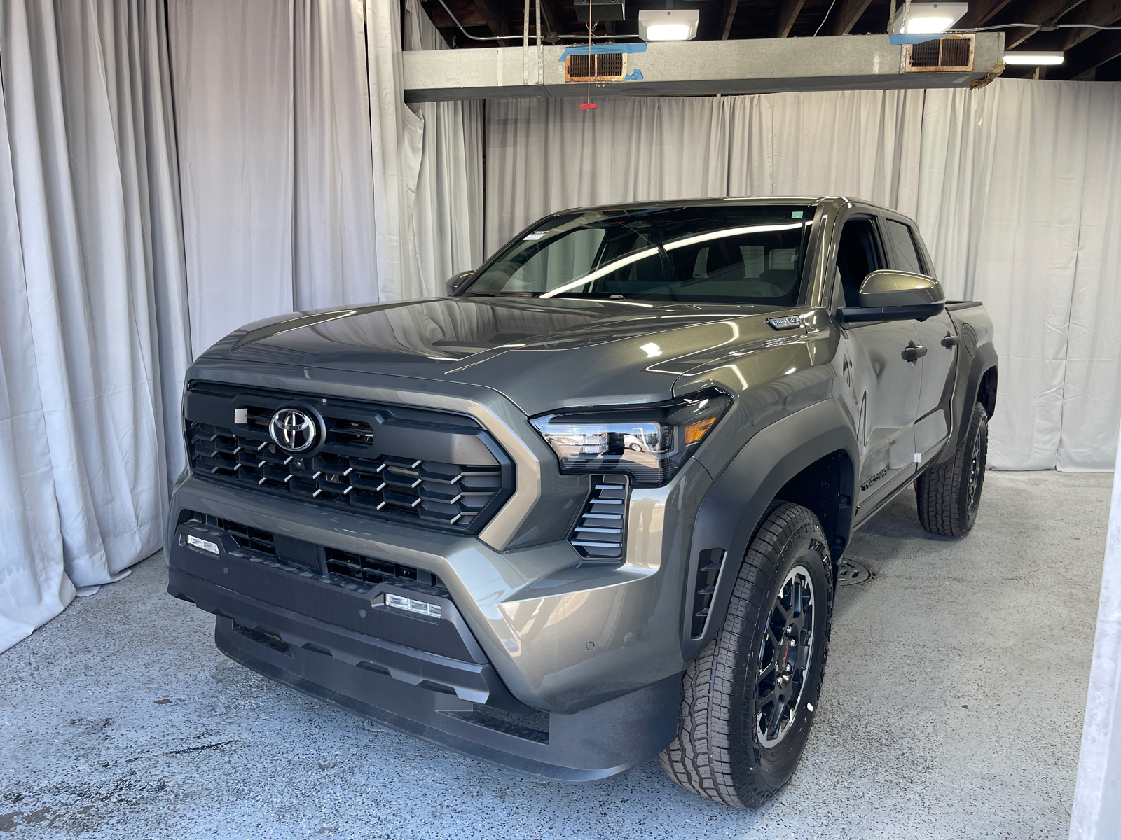 2024 Toyota Tacoma Hybrid TRD Off Road 1