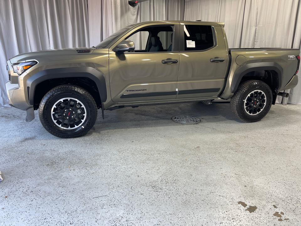 2024 Toyota Tacoma Hybrid TRD Off Road 3