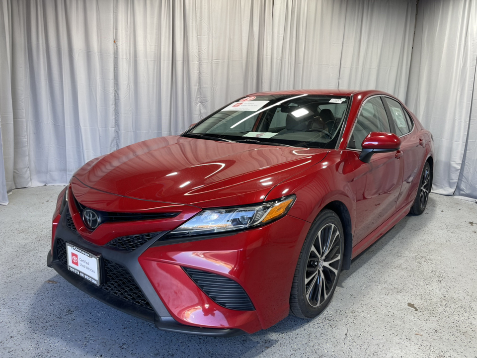 2019 Toyota Camry SE 1