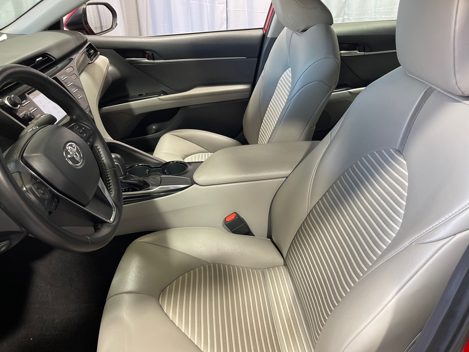 2019 Toyota Camry SE 4