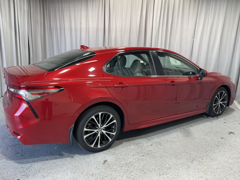 2019 Toyota Camry SE 11