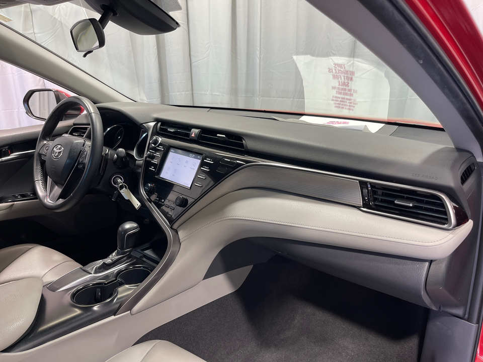 2019 Toyota Camry SE 12