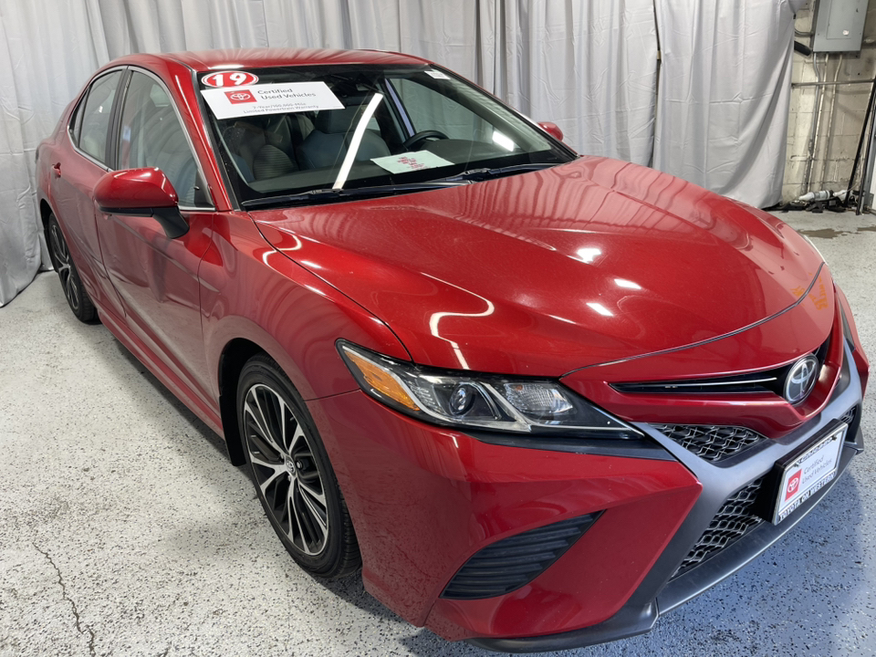 2019 Toyota Camry SE 13