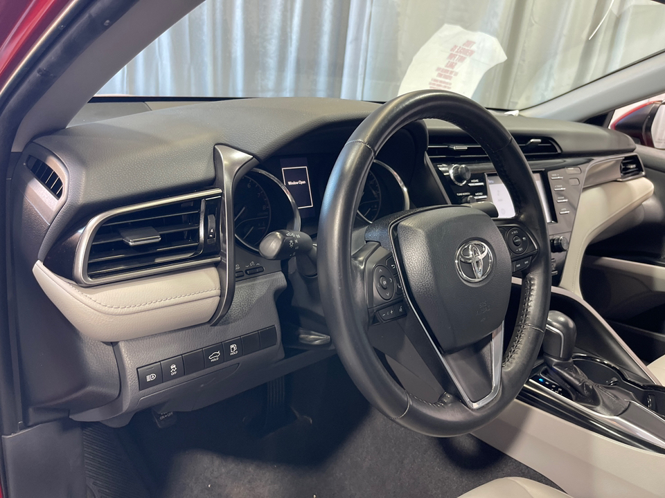 2019 Toyota Camry SE 16