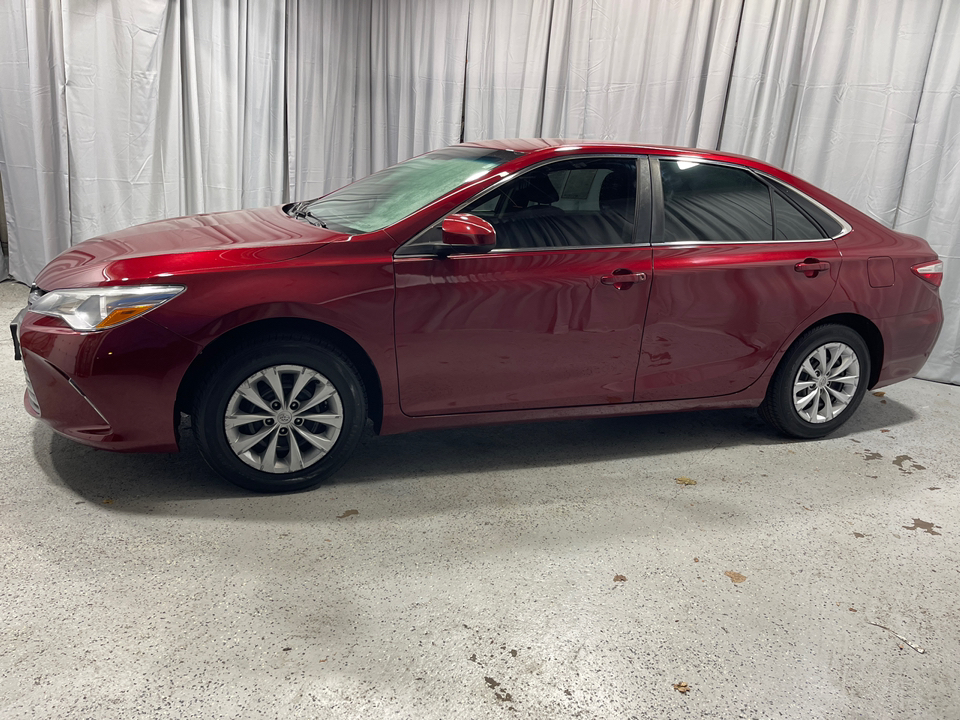 2017 Toyota Camry LE 11