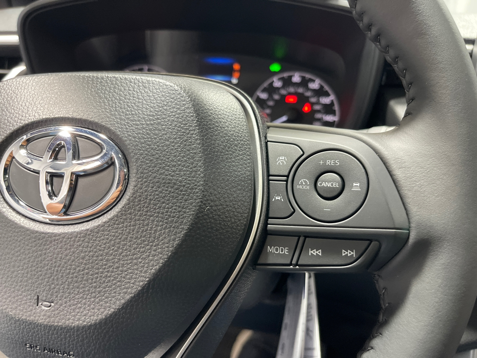 2024 Toyota Corolla Cross Hybrid SE 26