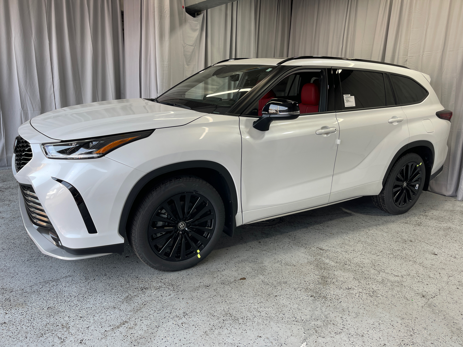 2024 Toyota Highlander XSE 3