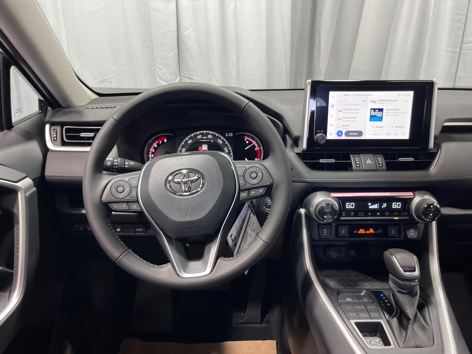 2024 Toyota RAV4 XLE Premium 8