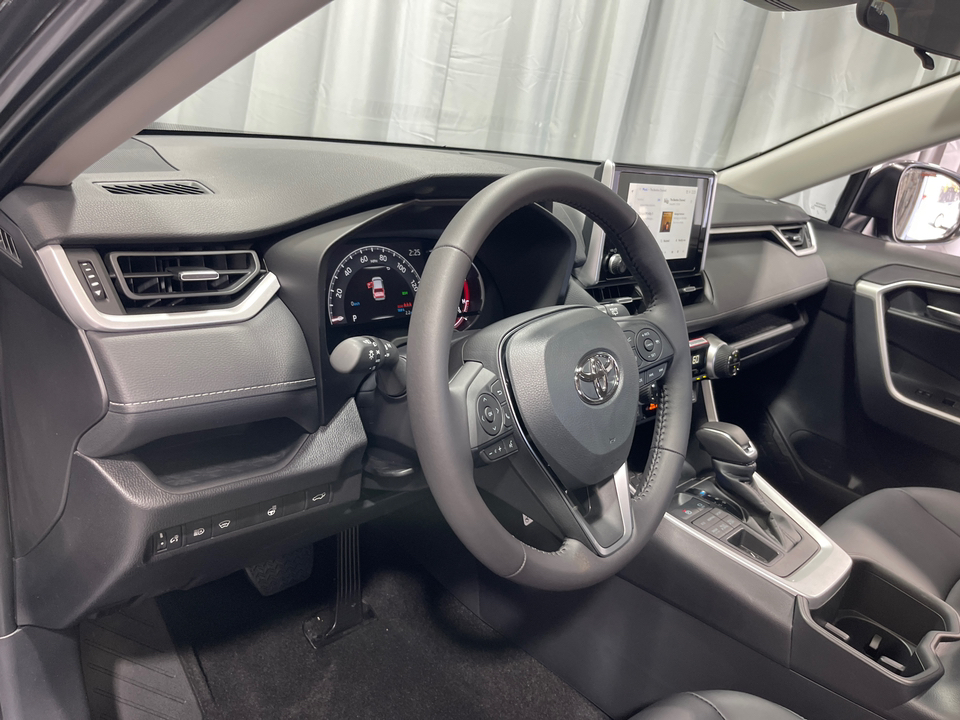 2024 Toyota RAV4 XLE Premium 16