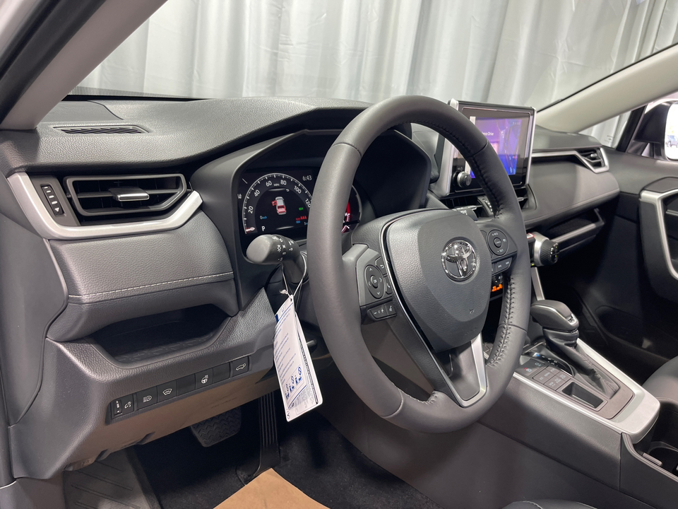 2024 Toyota RAV4 XLE Premium 16