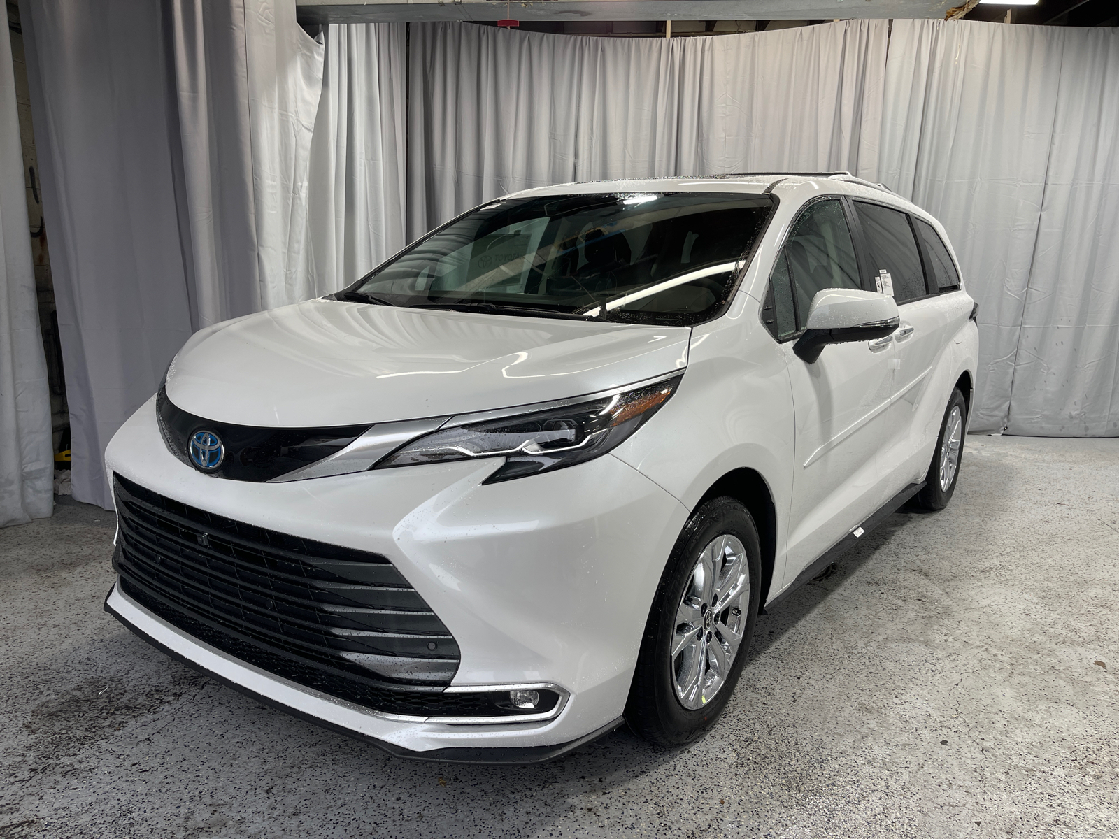 2024 Toyota Sienna Platinum 1