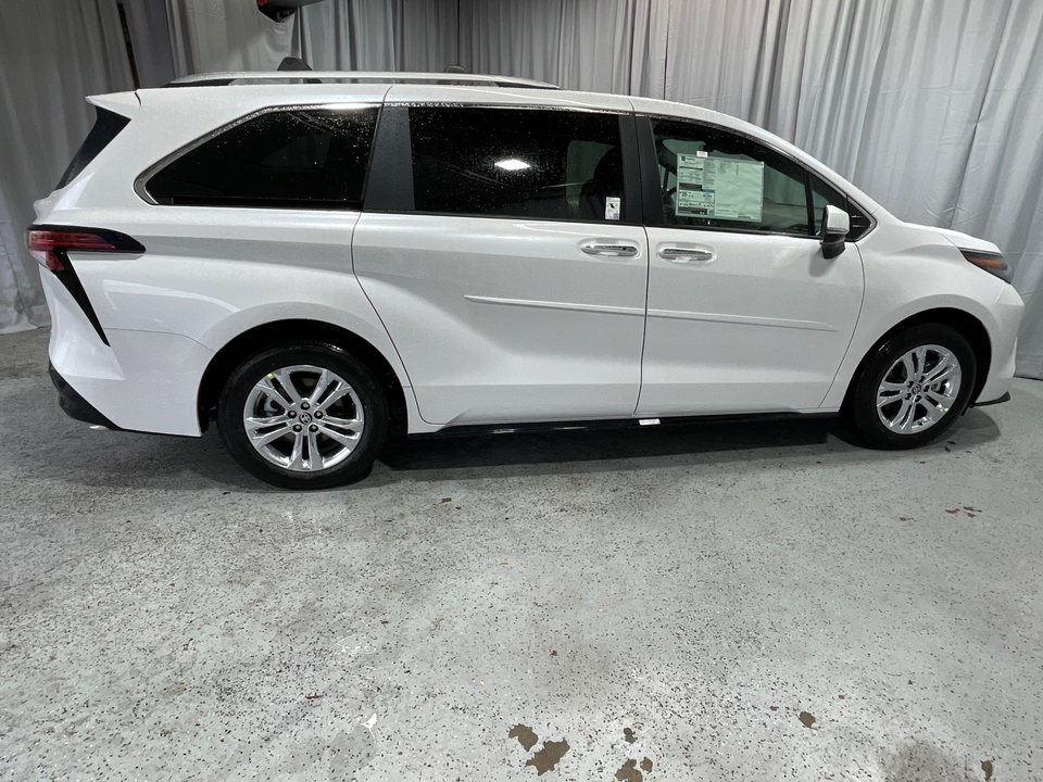 2024 Toyota Sienna Platinum 11