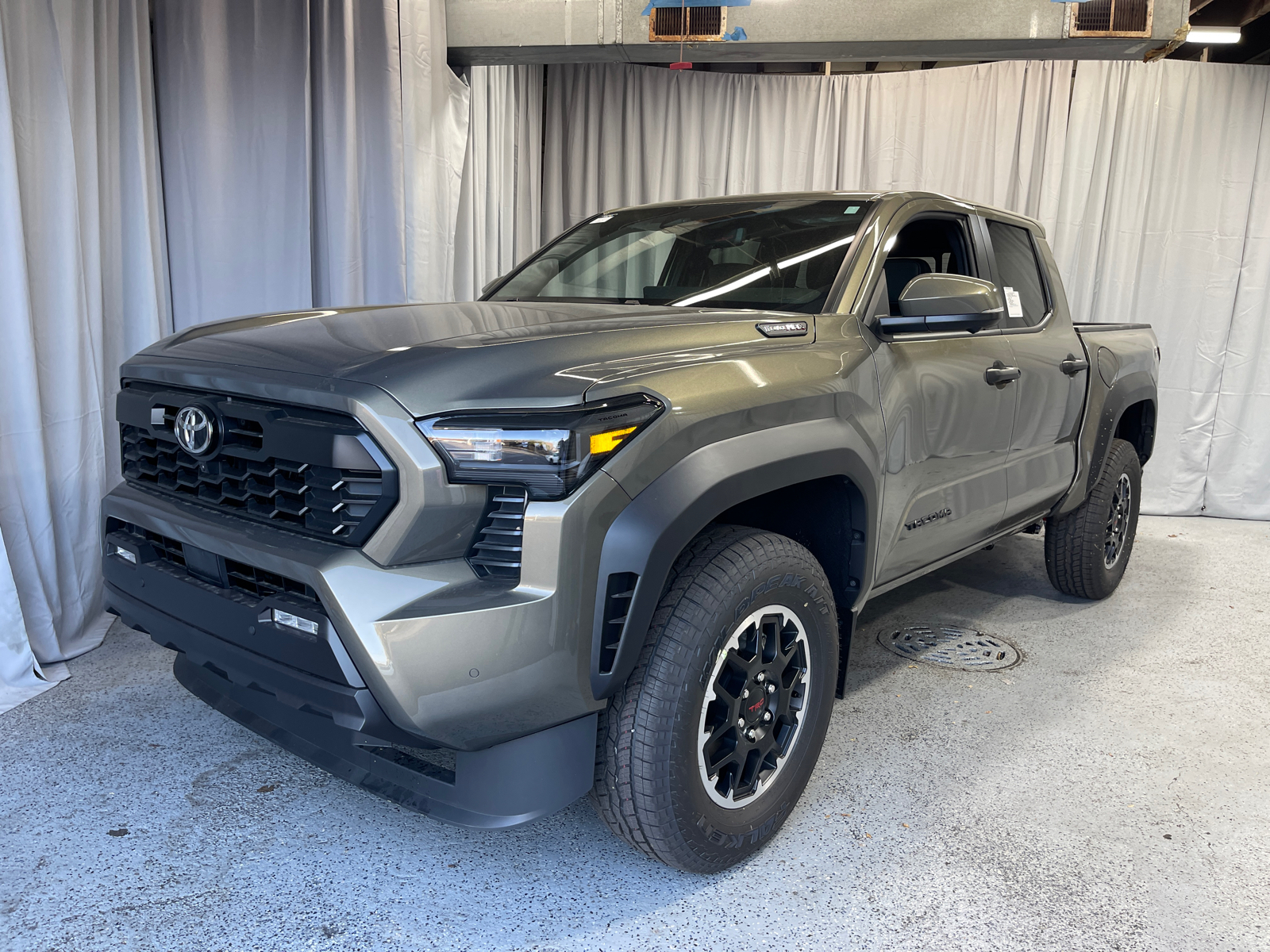 2024 Toyota Tacoma Hybrid TRD Off Road 1