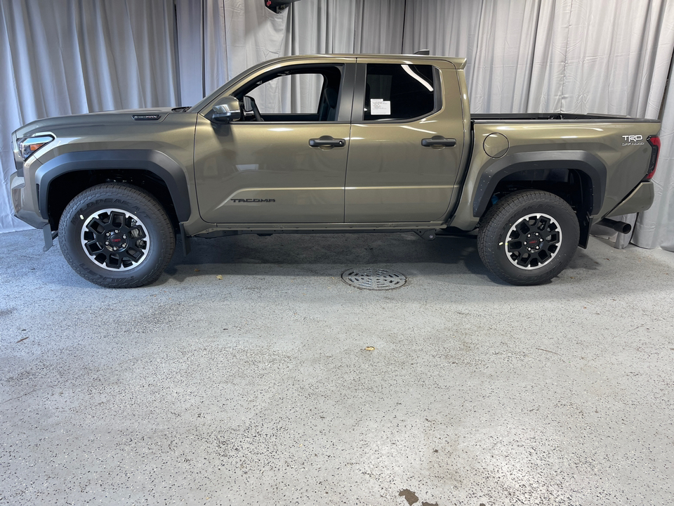 2024 Toyota Tacoma Hybrid TRD Off Road 3