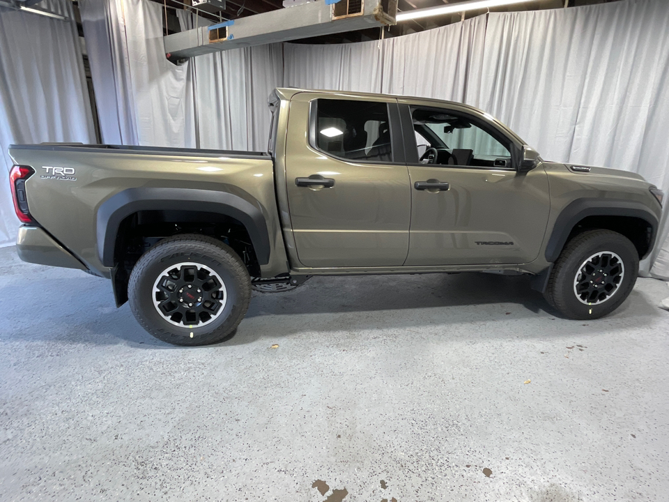 2024 Toyota Tacoma Hybrid TRD Off Road 11