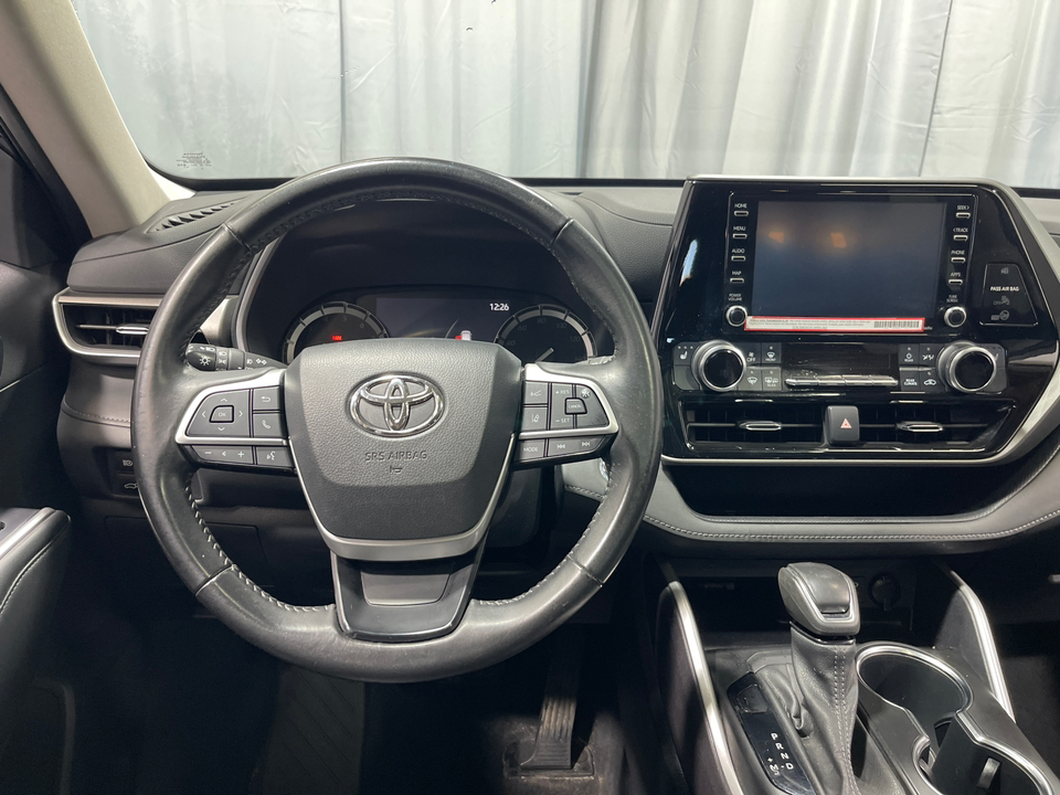 2022 Toyota Highlander XLE 8