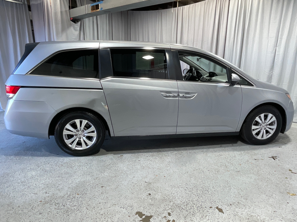 2016 Honda Odyssey SE 11