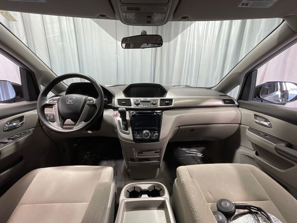 2016 Honda Odyssey SE 18