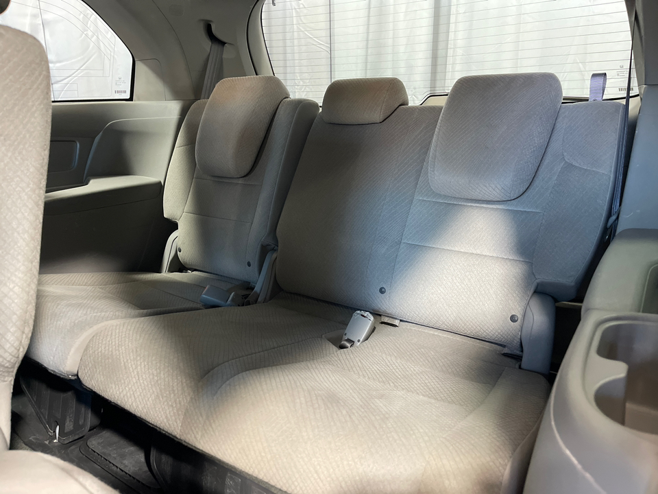 2016 Honda Odyssey SE 34