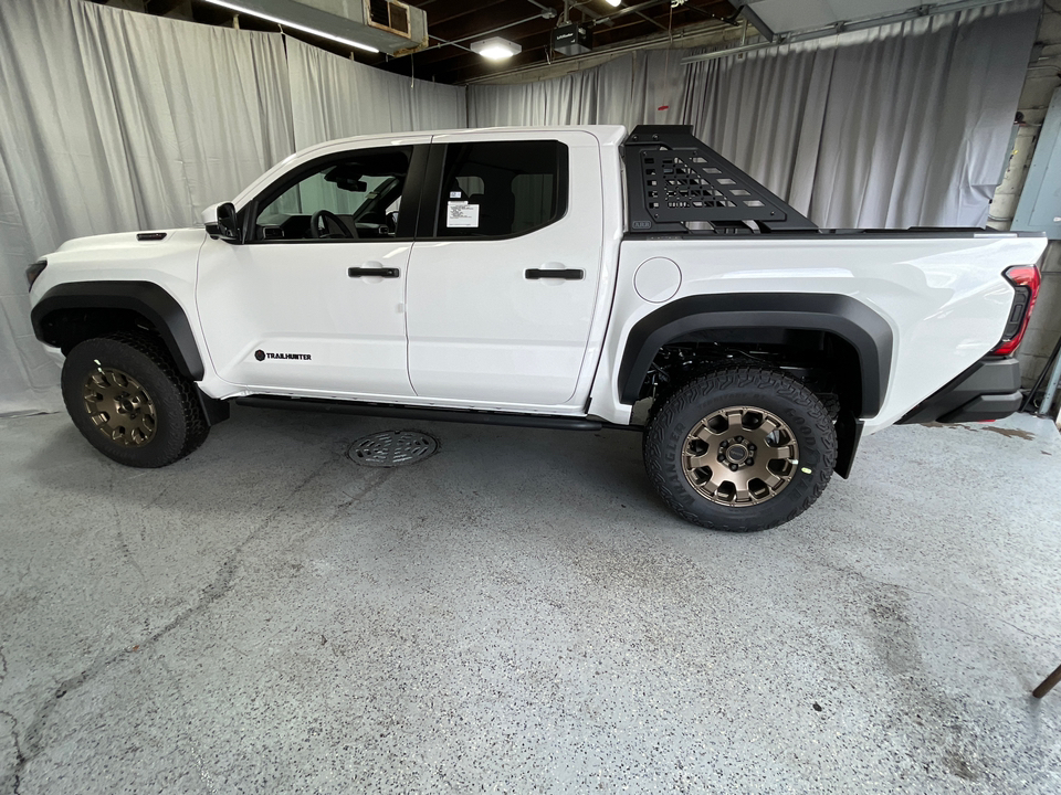 2024 Toyota Tacoma Hybrid Trailhunter 3