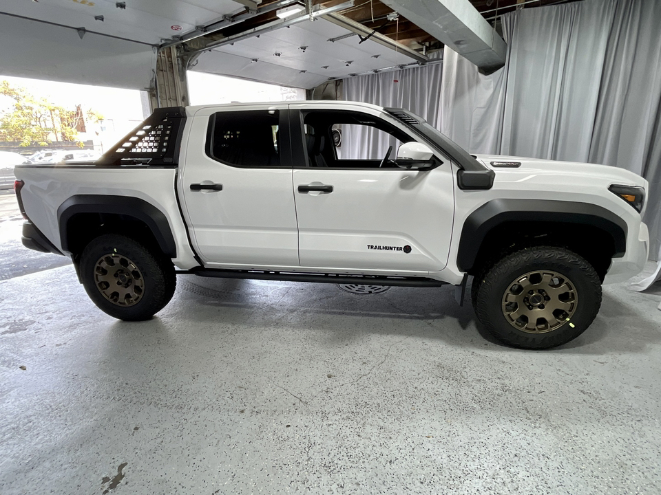 2024 Toyota Tacoma Hybrid Trailhunter 11